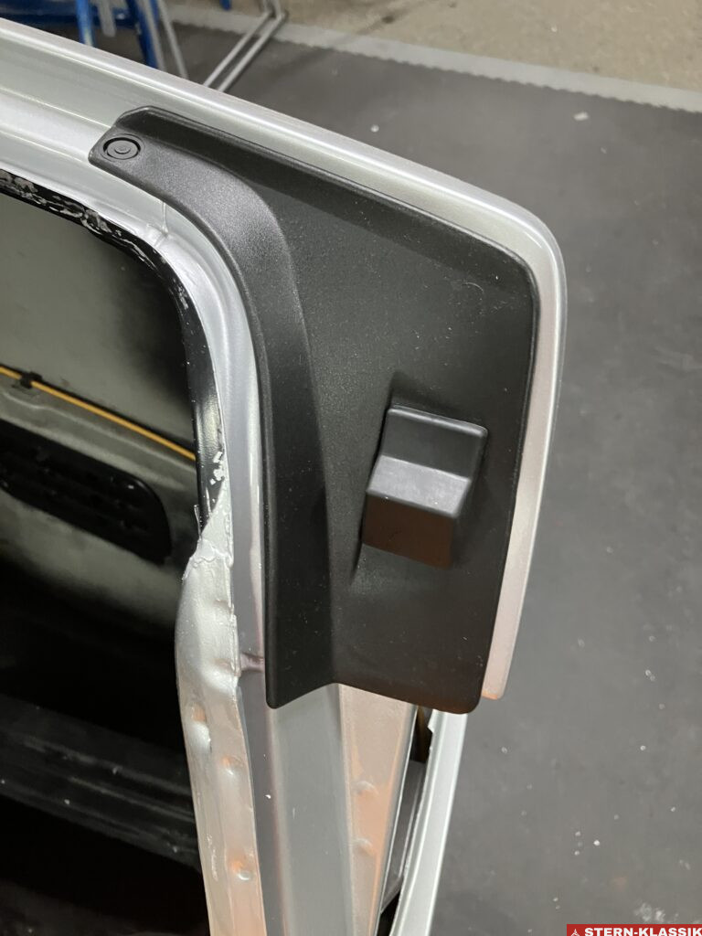 Tiefenanschlag eines Mercedes-Benz W124 Heckdeckels nach der Montage.